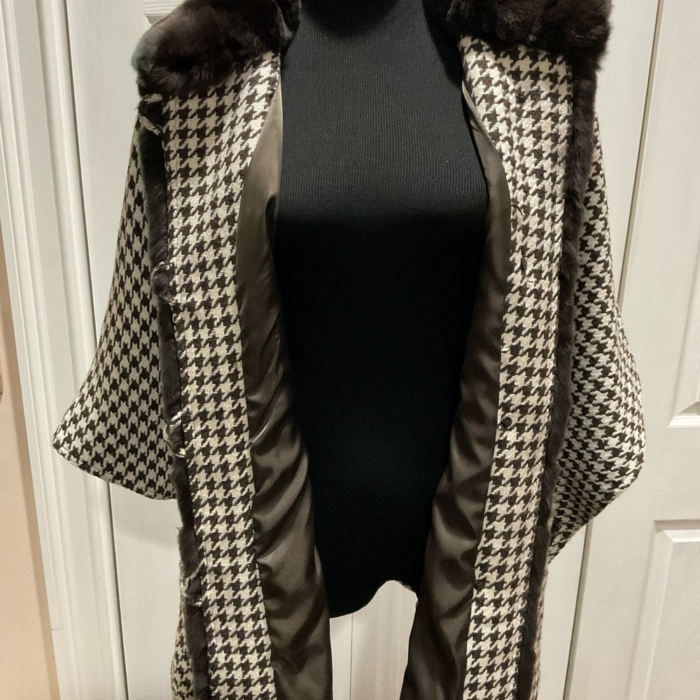 Coat - Picture 7 of 8